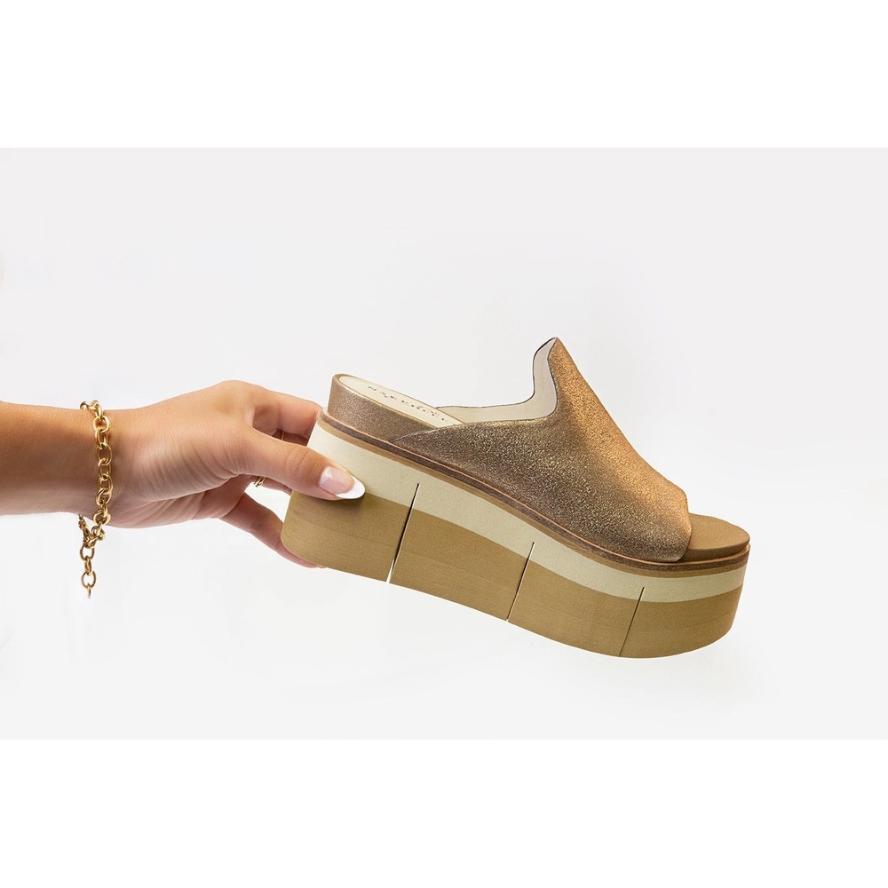 Naked Feet Flow Women's 7M Gold Platform Sandals Slides Slip On Leather Metallic